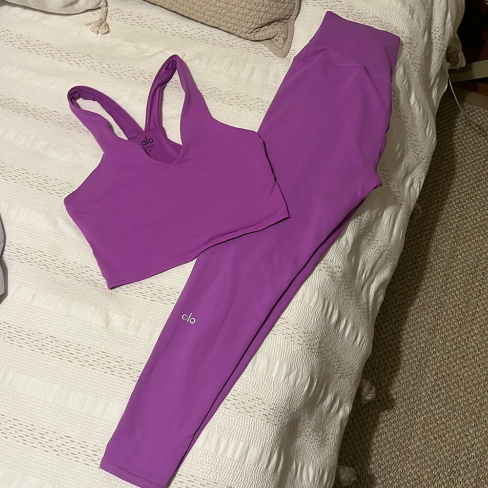 Alo Yoga Purple Set (7/8 Airbrush Pants and Bra Top)